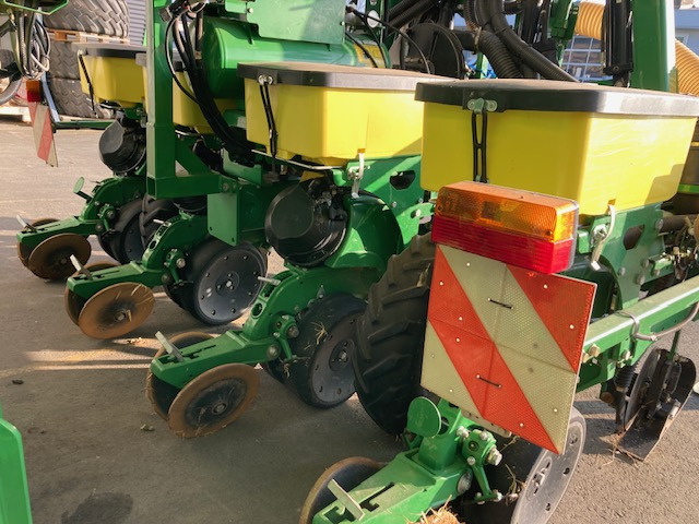 John Deere Einzelkornsämaschine 1725 NT - Sējmašīna: foto 4 John Deere Einzelkornsämaschine 1725 NT - Sējmašīna: foto 4