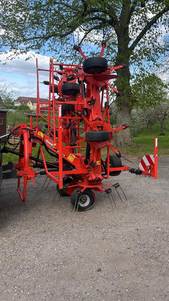Kuhn GF8712 - Vālotājs/ Ārdītājs: foto 1 Kuhn GF8712 - Vālotājs/ Ārdītājs: foto 1