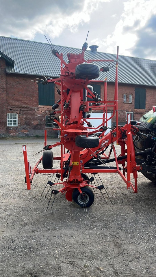 Kuhn GF8712 - Vālotājs/ Ārdītājs: foto 4 Kuhn GF8712 - Vālotājs/ Ārdītājs: foto 4