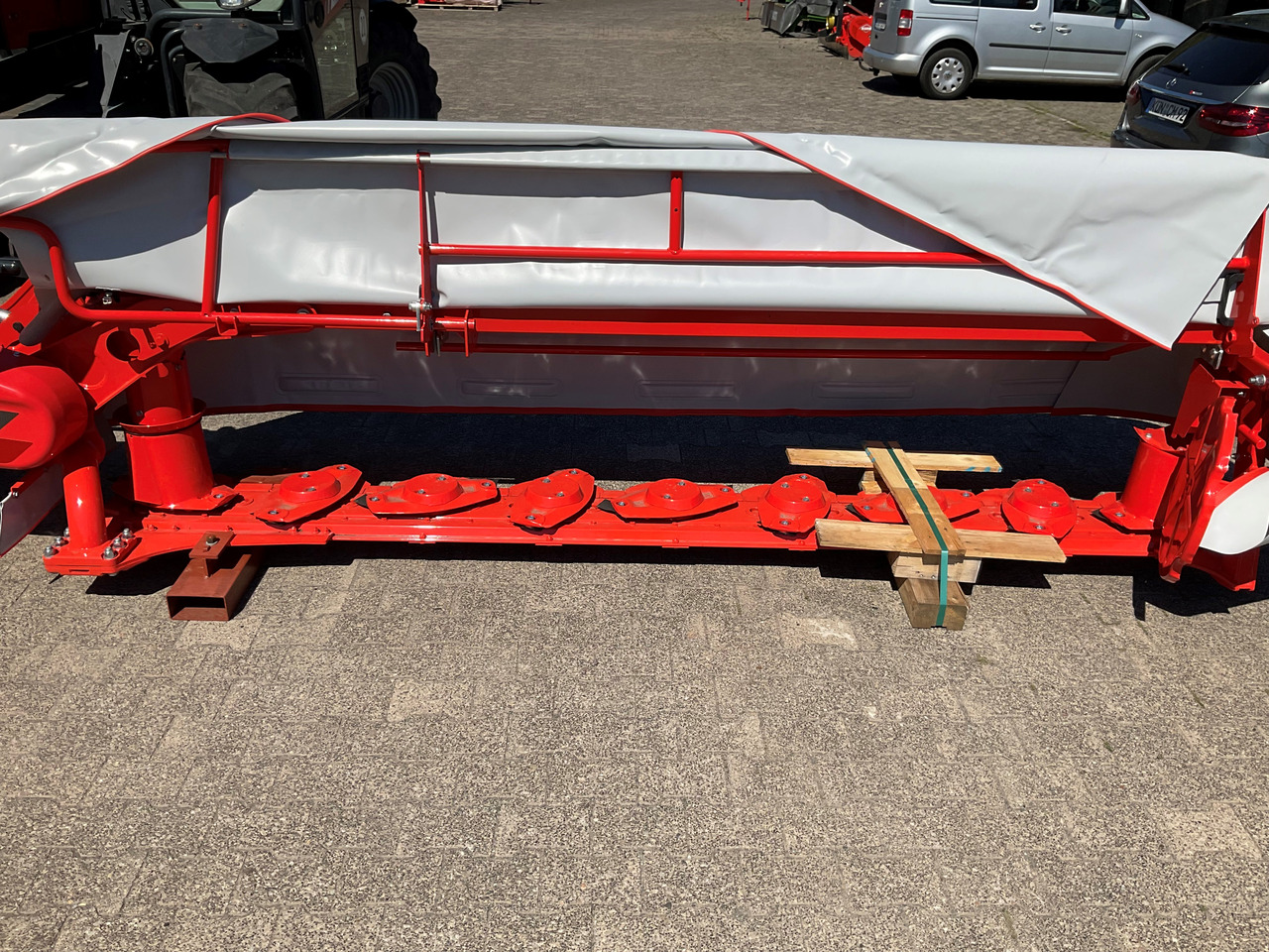 Kuhn GMD 355-FF Scheibenmähwerke - Pļāvējs: foto 4 Kuhn GMD 355-FF Scheibenmähwerke - Pļāvējs: foto 4