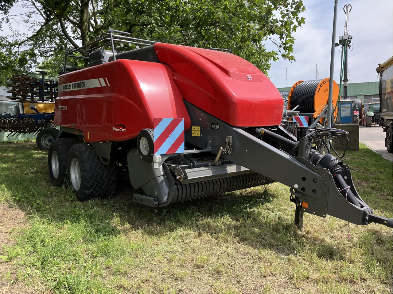 Massey Ferguson 2270 XDTC - Kīpu prese: foto 1 Massey Ferguson 2270 XDTC - Kīpu prese: foto 1