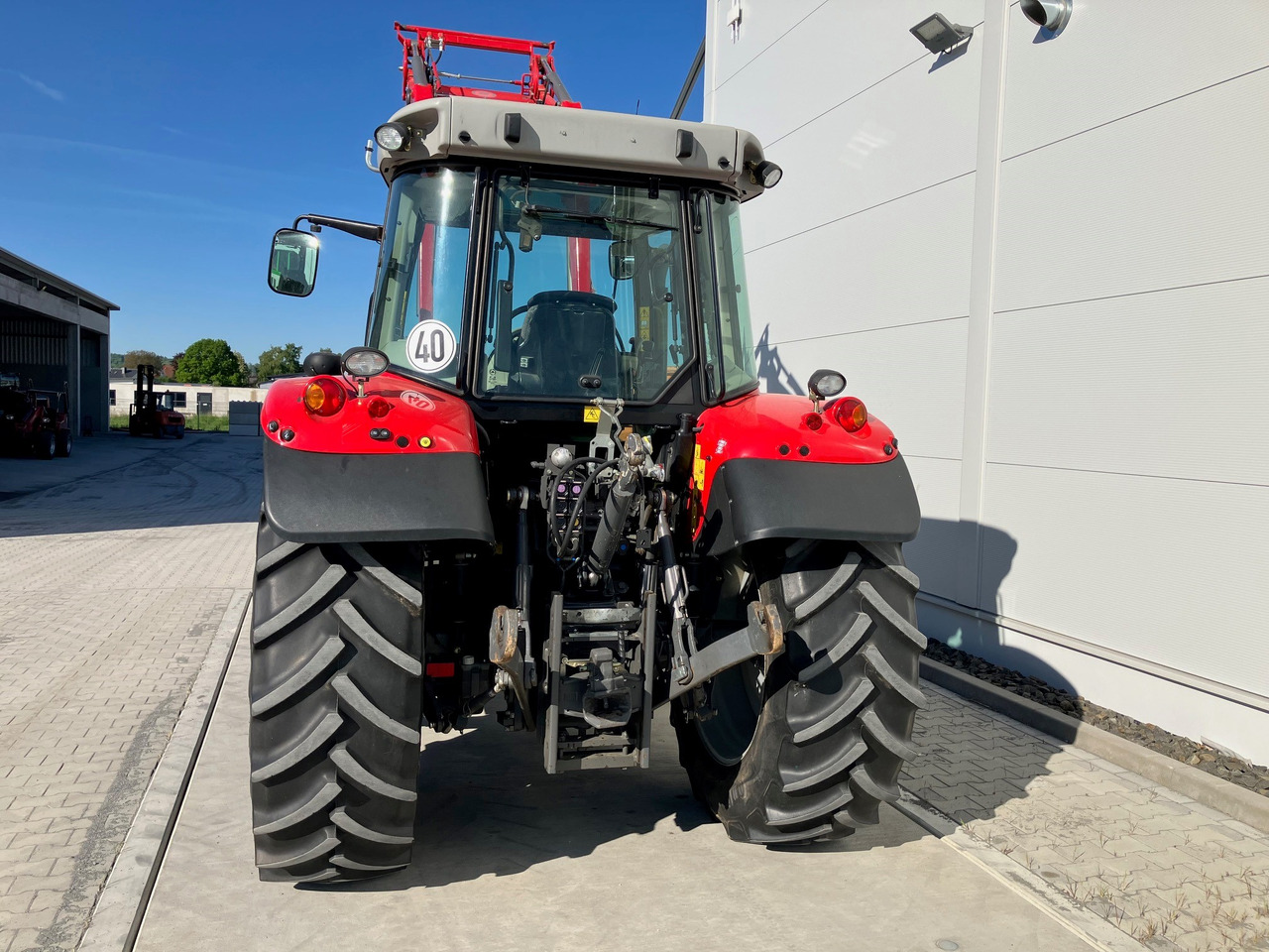 Massey Ferguson 5613 Dyna 6 - Traktors: foto 5 Massey Ferguson 5613 Dyna 6 - Traktors: foto 5