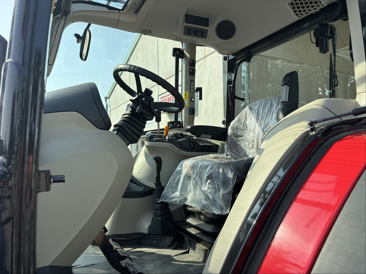 Massey Ferguson 5712M 4WD Cab Essential - Traktors: foto 2 Massey Ferguson 5712M 4WD Cab Essential - Traktors: foto 2