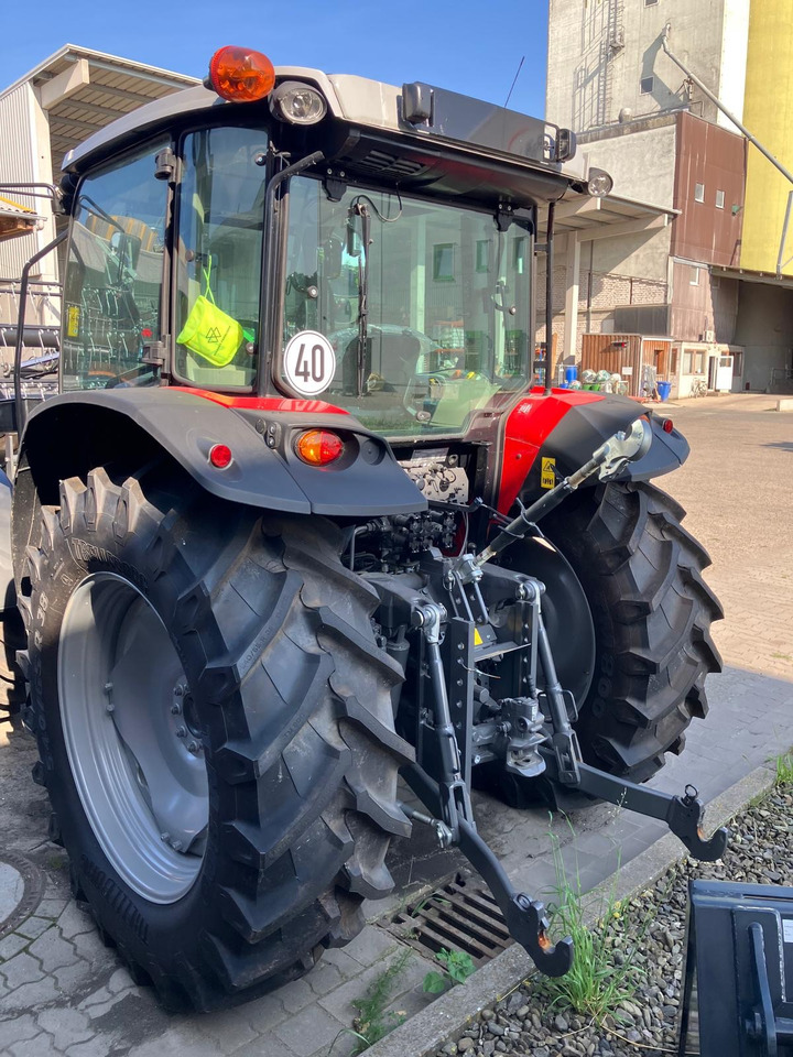 Massey Ferguson 5713 M 4WD Cab Essential - Traktors: foto 4 Massey Ferguson 5713 M 4WD Cab Essential - Traktors: foto 4