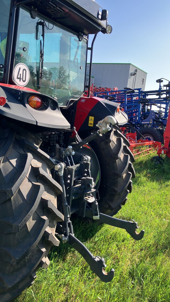 Massey Ferguson 5713M 4WD Cab Essential - Traktors: foto 5 Massey Ferguson 5713M 4WD Cab Essential - Traktors: foto 5
