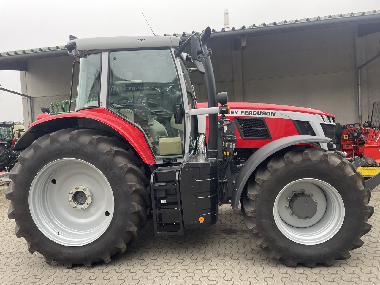 Massey Ferguson 7S.210 Dyna-VT EXCLUS - Traktors: foto 1 Massey Ferguson 7S.210 Dyna-VT EXCLUS - Traktors: foto 1