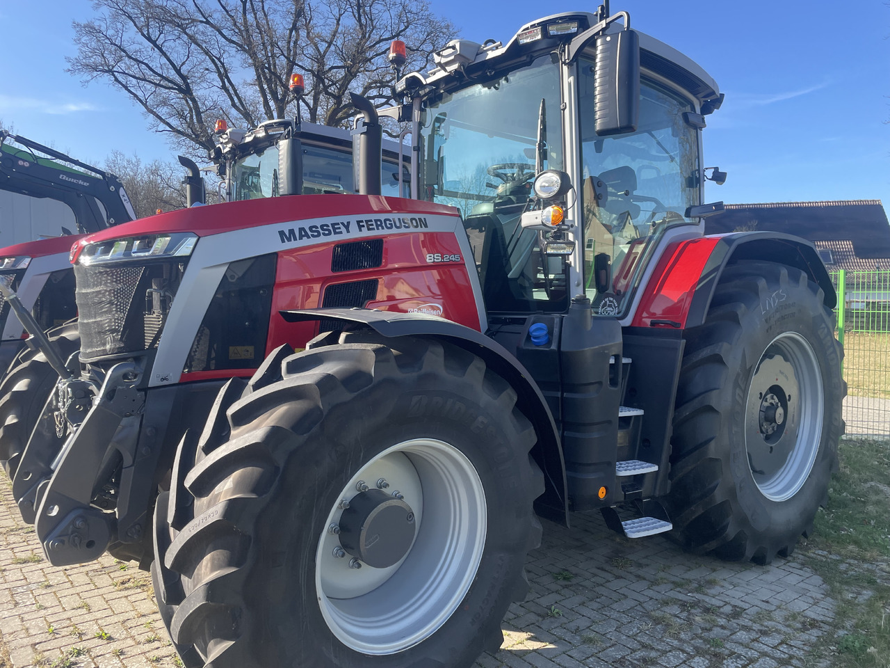 Massey Ferguson 8S.245 Dyna-VT EXCLUSIVE - Traktors: foto 1 Massey Ferguson 8S.245 Dyna-VT EXCLUSIVE - Traktors: foto 1