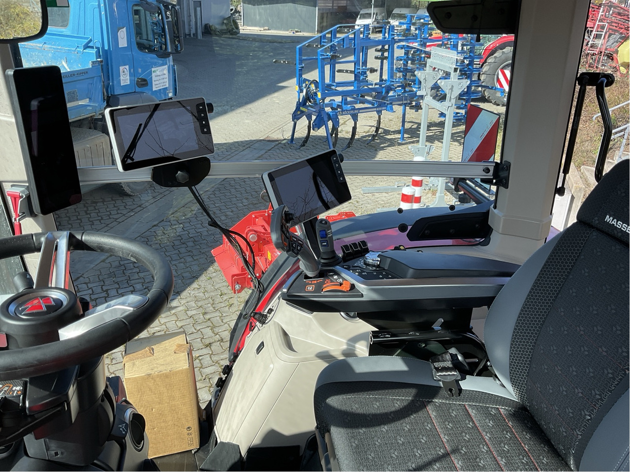 Massey Ferguson 8S.305 Dyna-VT EXCLUSIVE - Traktors: foto 2 Massey Ferguson 8S.305 Dyna-VT EXCLUSIVE - Traktors: foto 2