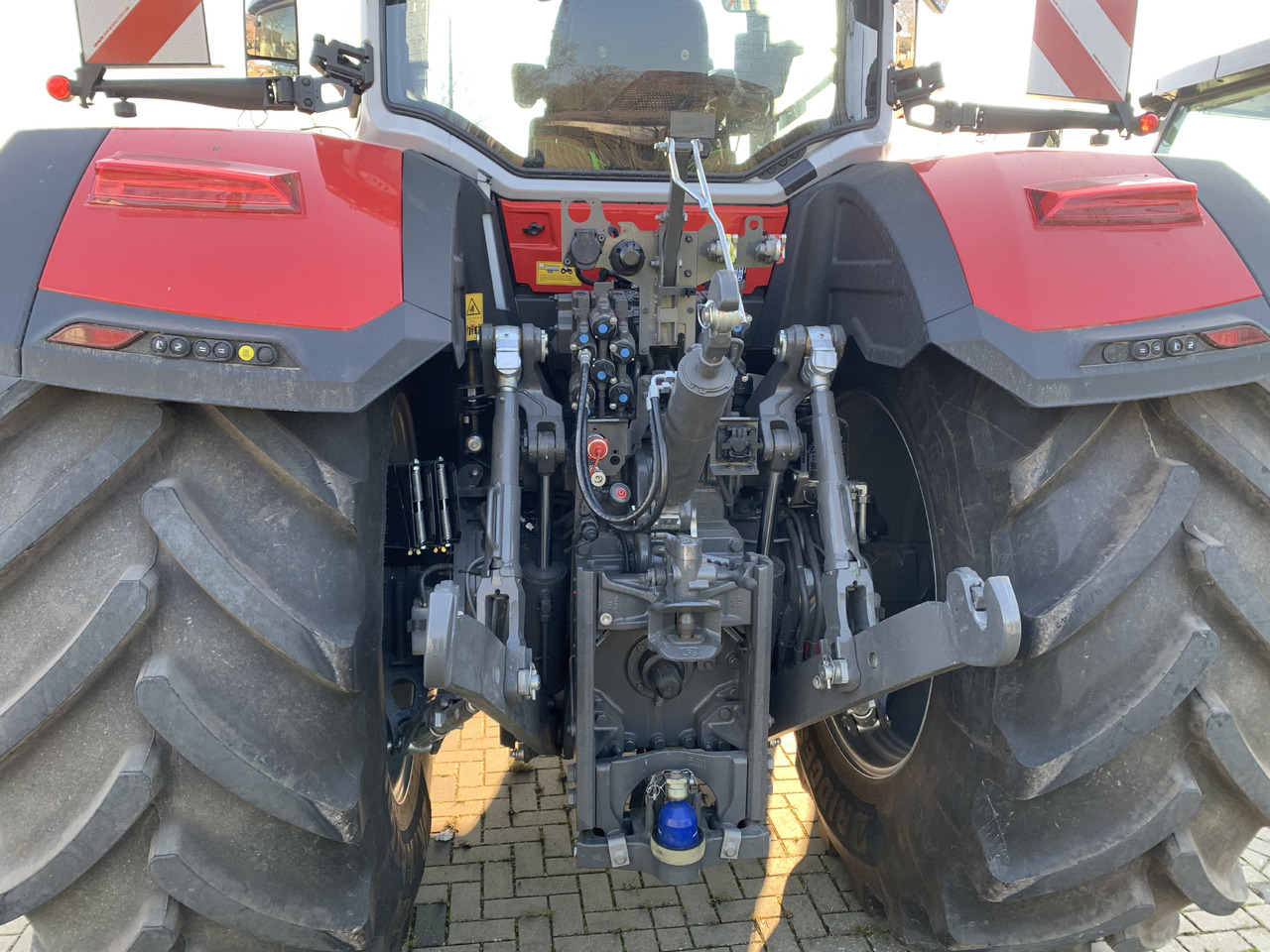 Massey Ferguson 8S.305 Dyna-VT Exclusive - Traktors: foto 5 Massey Ferguson 8S.305 Dyna-VT Exclusive - Traktors: foto 5