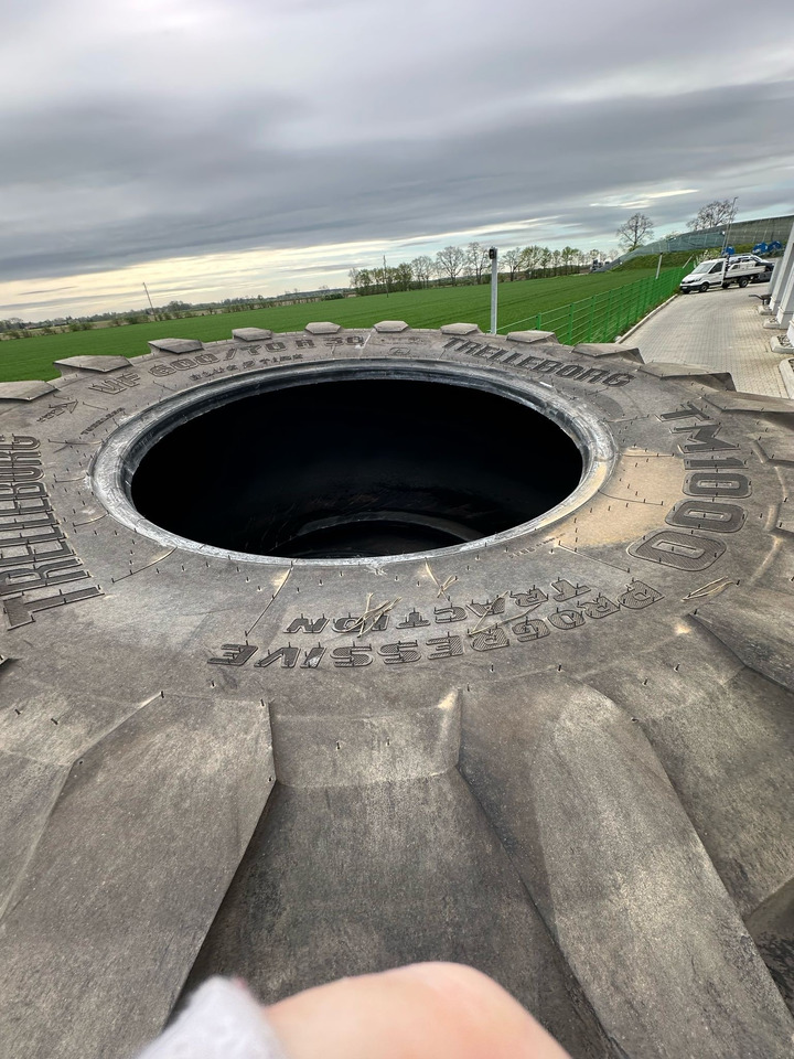 Massey Ferguson VF600/70R30 VF650/75R42 - Traktors: foto 2 Massey Ferguson VF600/70R30 VF650/75R42 - Traktors: foto 2