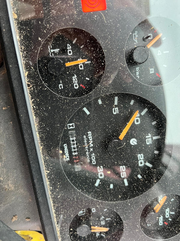 Mayer Siloking Selbstfahrer 13m³ - Lopbarības mikseris: foto 2 Mayer Siloking Selbstfahrer 13m³ - Lopbarības mikseris: foto 2