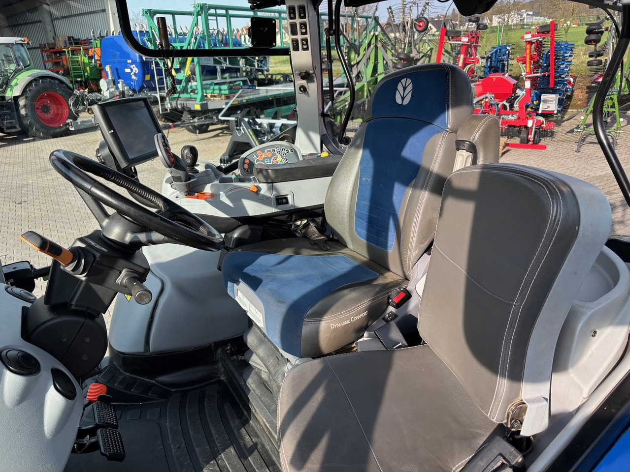 New Holland T 7.270 AC - Traktors: foto 4 New Holland T 7.270 AC - Traktors: foto 4