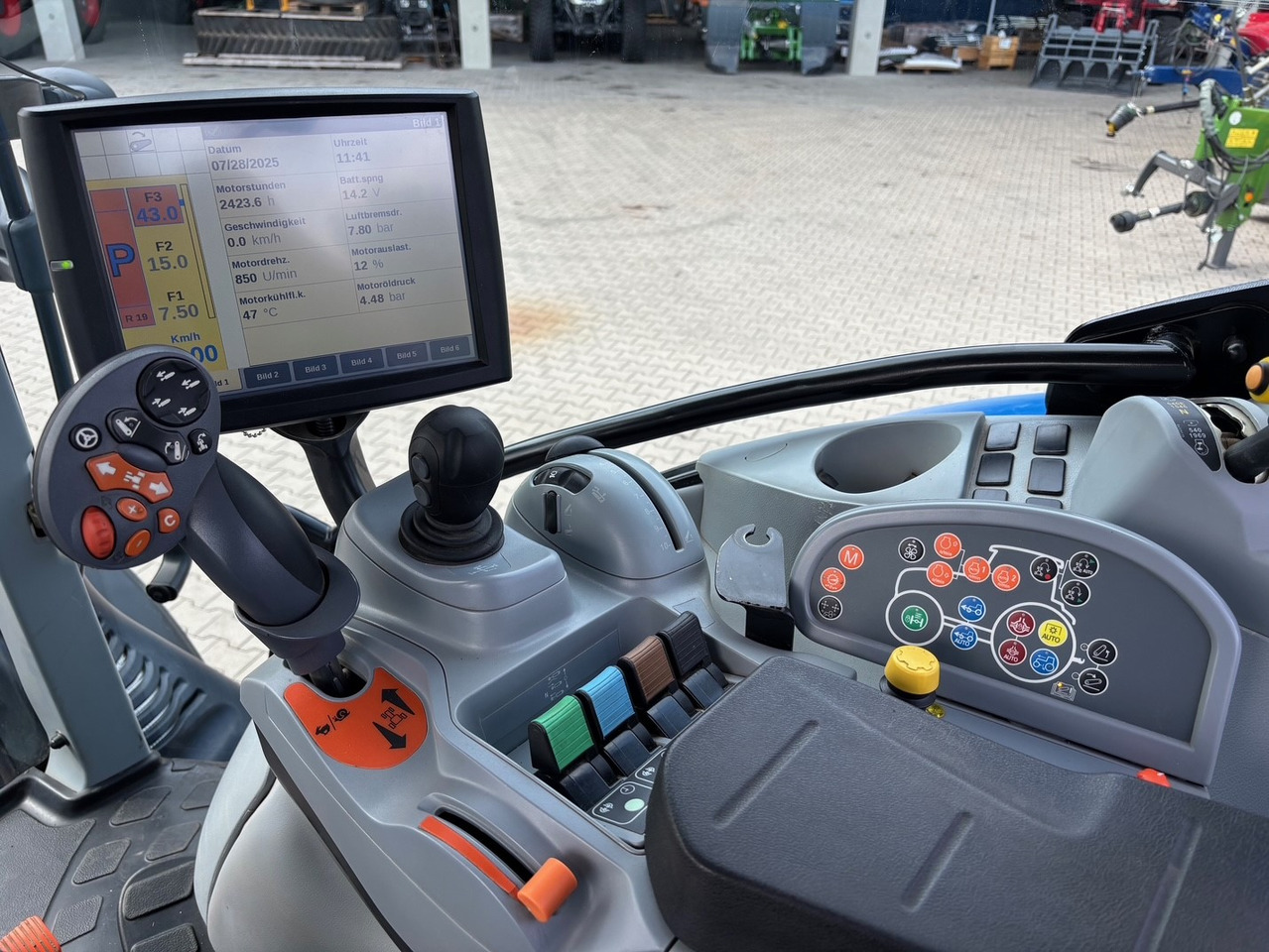 New Holland T6.140 Auto Command - Traktors: foto 3 New Holland T6.140 Auto Command - Traktors: foto 3