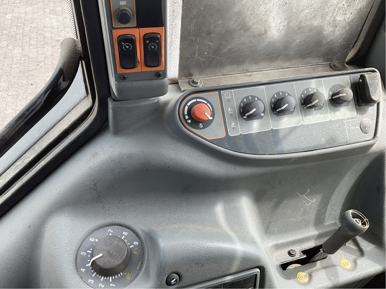 Valtra A 93 - Traktors: foto 5 Valtra A 93 - Traktors: foto 5