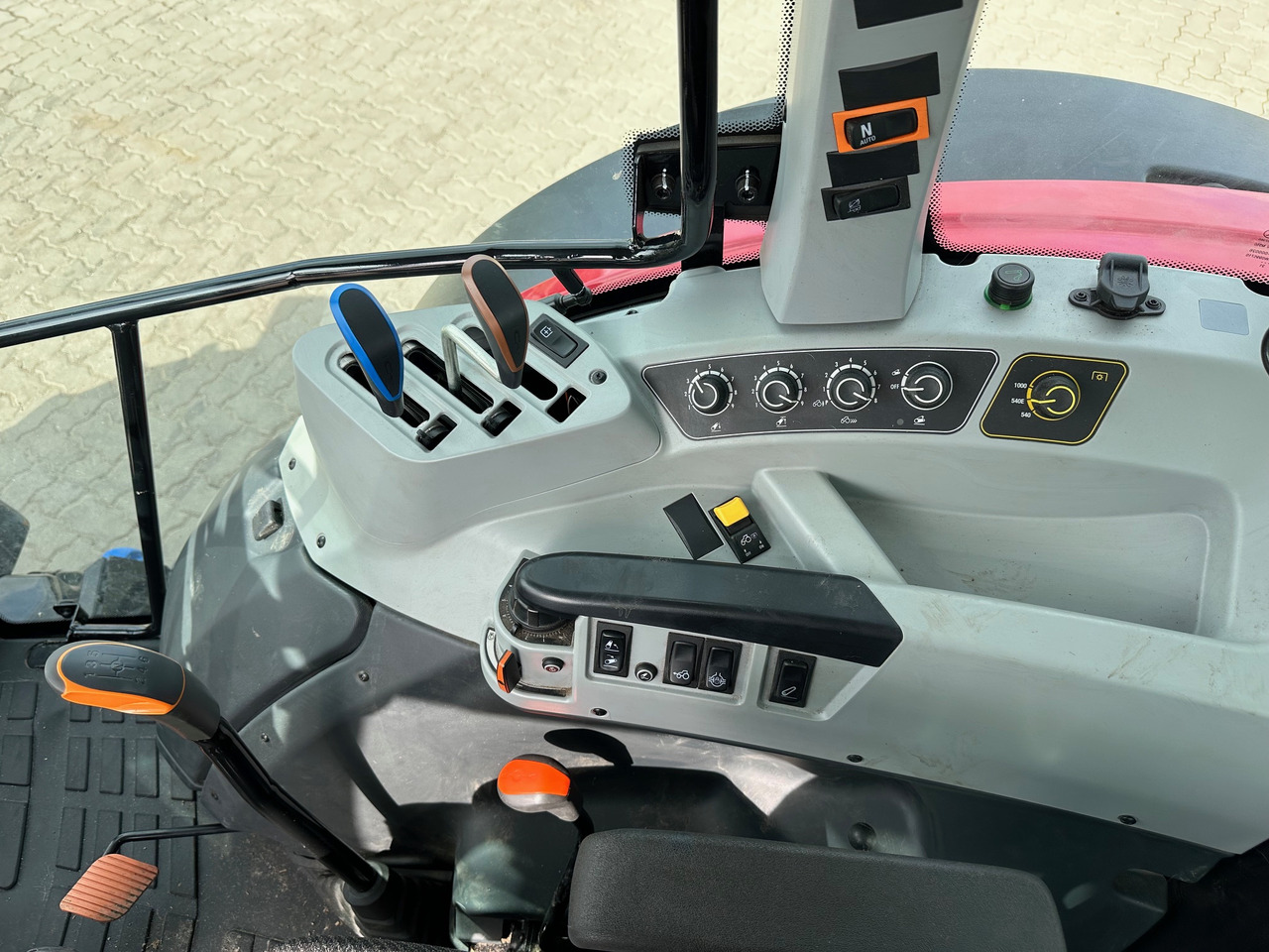 Valtra A105 MH - Traktors: foto 3 Valtra A105 MH - Traktors: foto 3