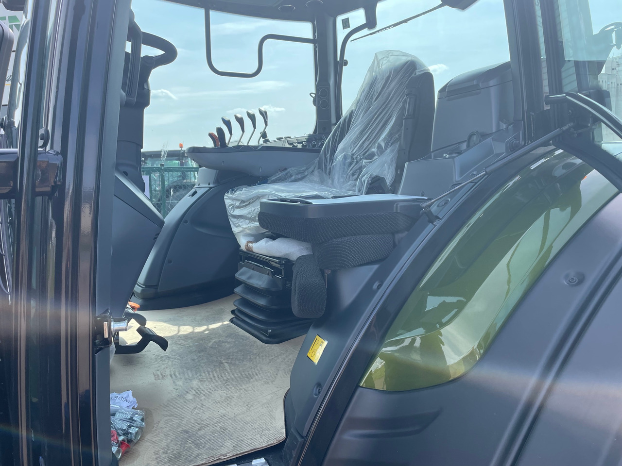 Valtra N155 EA 2B1 - Traktors: foto 3 Valtra N155 EA 2B1 - Traktors: foto 3