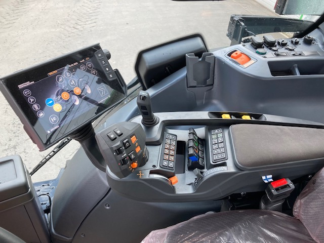 Traktors Valtra Q265: foto 6