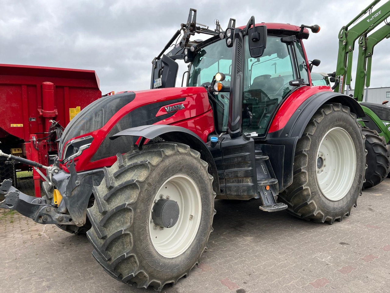 Valtra T 175 Active - Traktors: foto 1 Valtra T 175 Active - Traktors: foto 1