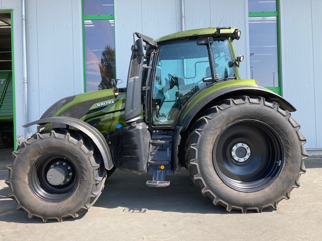 Valtra T 235 Versu - Traktors: foto 1 Valtra T 235 Versu - Traktors: foto 1