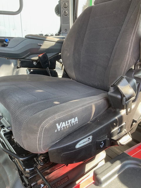 Valtra T 235 Versu - Traktors: foto 5 Valtra T 235 Versu - Traktors: foto 5