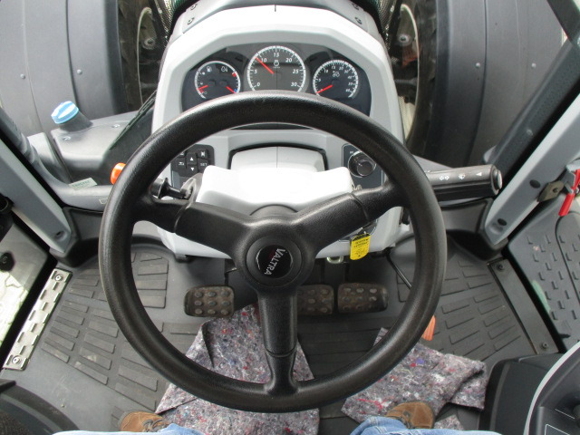 Valtra T194 Direct - Traktors: foto 2 Valtra T194 Direct - Traktors: foto 2