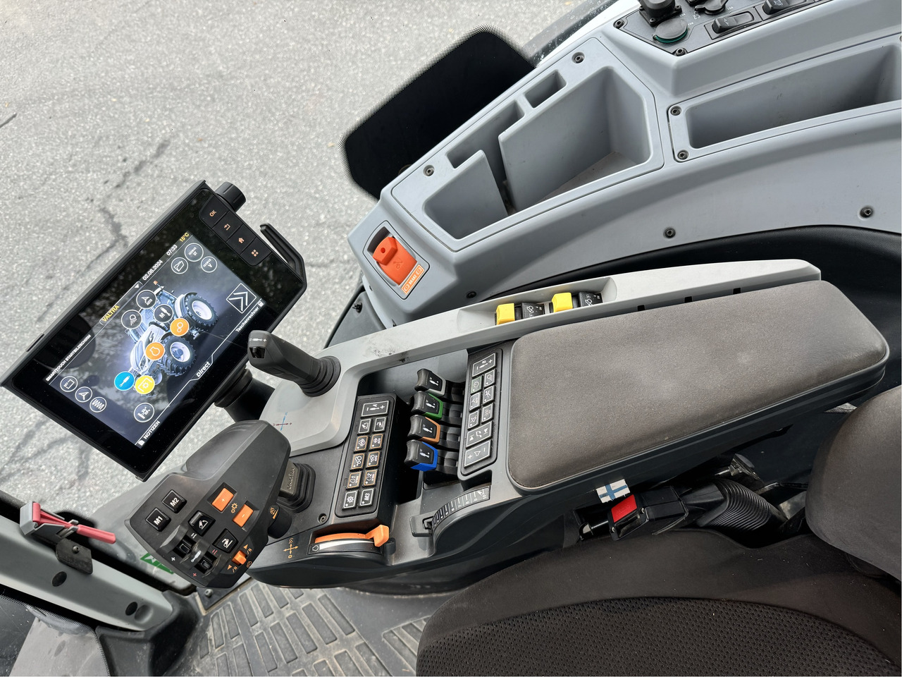 Valtra T234D SmartTouch MR19 - Traktors: foto 3 Valtra T234D SmartTouch MR19 - Traktors: foto 3