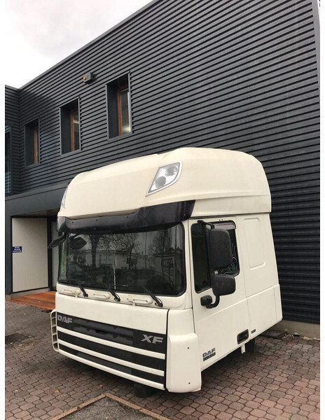 DAF XF 105 Euro 5 - Kabīne un interjers - Kravas automašīna: foto 3 DAF XF 105 Euro 5 - Kabīne un interjers - Kravas automašīna: foto 3