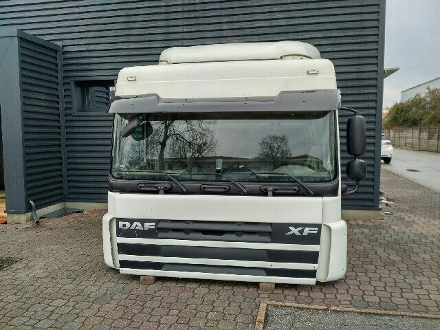 DAF XF 105 Euro 5 - Kabīne un interjers - Kravas automašīna: foto 2 DAF XF 105 Euro 5 - Kabīne un interjers - Kravas automašīna: foto 2
