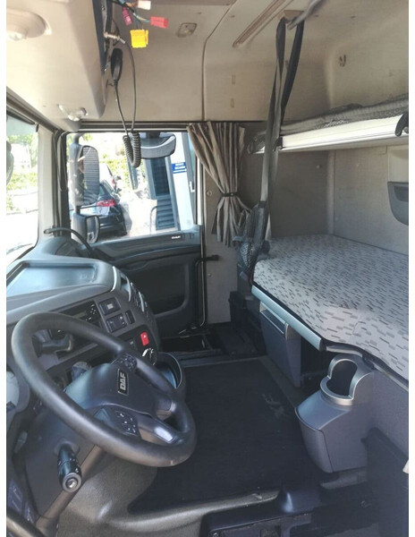 DAF XF 106 Euro 6 - Kabīne un interjers - Kravas automašīna: foto 4 DAF XF 106 Euro 6 - Kabīne un interjers - Kravas automašīna: foto 4