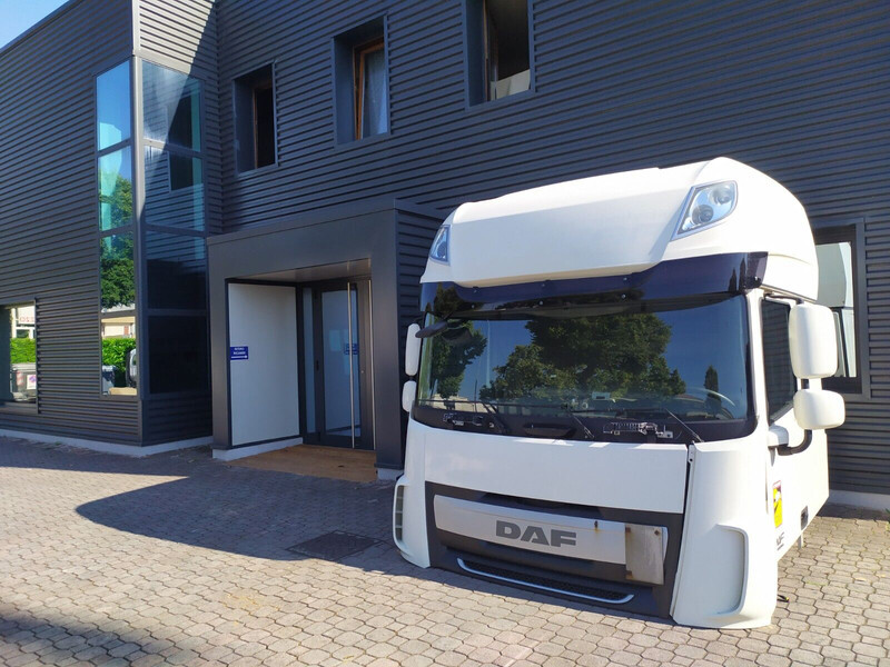 DAF XF106 Euro 6 - Kabīne un interjers - Kravas automašīna: foto 1 DAF XF106 Euro 6 - Kabīne un interjers - Kravas automašīna: foto 1
