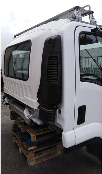 Isuzu FRR Euro 5 - Kabīne un interjers - Kravas automašīna: foto 4 Isuzu FRR Euro 5 - Kabīne un interjers - Kravas automašīna: foto 4