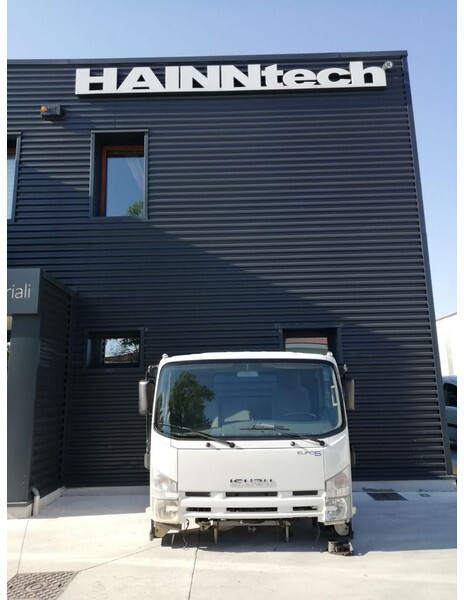 Isuzu NPR 85 "M - P - Q" - Kabīne un interjers - Kravas automašīna: foto 1 Isuzu NPR 85 "M - P - Q" - Kabīne un interjers - Kravas automašīna: foto 1