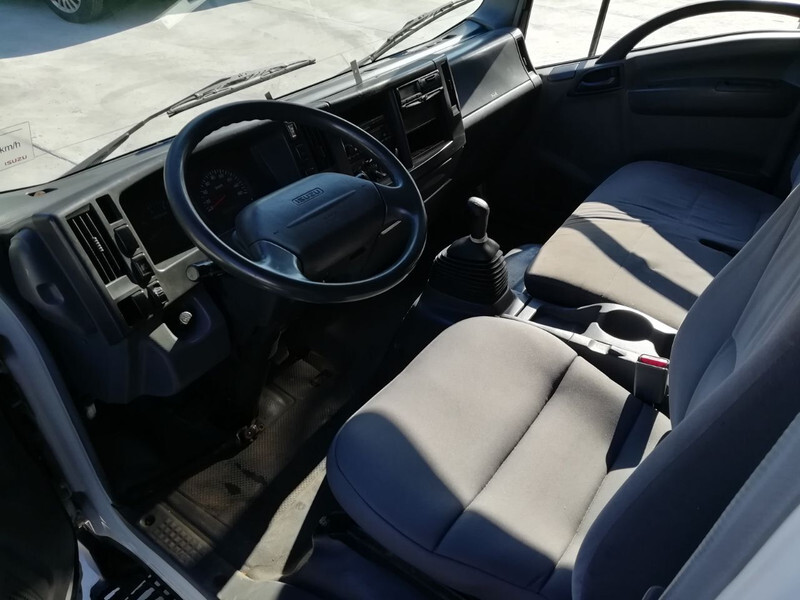 Isuzu NPR 85 "M - P - Q" - Kabīne un interjers - Kravas automašīna: foto 5 Isuzu NPR 85 "M - P - Q" - Kabīne un interjers - Kravas automašīna: foto 5