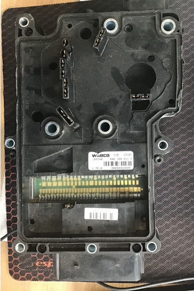 Iveco ECU, ABS, EBS, etc - Elektroniskais vadības bloks (ECU) - Kravas automašīna: foto 1 Iveco ECU, ABS, EBS, etc - Elektroniskais vadības bloks (ECU) - Kravas automašīna: foto 1