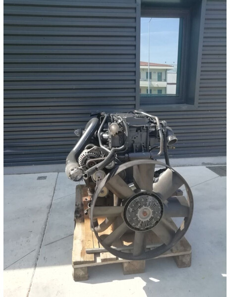 Iveco EUROCARGO F4AE0681 TECTOR 6 EURO 3 - Dzinējs - Kravas automašīna: foto 1 Iveco EUROCARGO F4AE0681 TECTOR 6 EURO 3 - Dzinējs - Kravas automašīna: foto 1