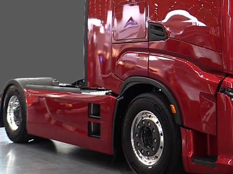 Iveco S WAY EURO 6 - ADBlue steps / scalini ADBlue - Aerodinamika/ Spoileris - Kravas automašīna: foto 4 Iveco S WAY EURO 6 - ADBlue steps / scalini ADBlue - Aerodinamika/ Spoileris - Kravas automašīna: foto 4