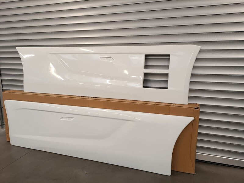 Iveco S WAY EURO 6 - ADBlue steps / scalini ADBlue - Aerodinamika/ Spoileris - Kravas automašīna: foto 5 Iveco S WAY EURO 6 - ADBlue steps / scalini ADBlue - Aerodinamika/ Spoileris - Kravas automašīna: foto 5