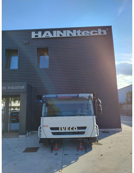 Iveco STRALIS AT - Kabīne un interjers - Kravas automašīna: foto 5 Iveco STRALIS AT - Kabīne un interjers - Kravas automašīna: foto 5