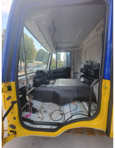 Iveco STRALIS TRAKKER EURO 6 - Kabīne un interjers - Kravas automašīna: foto 3 Iveco STRALIS TRAKKER EURO 6 - Kabīne un interjers - Kravas automašīna: foto 3