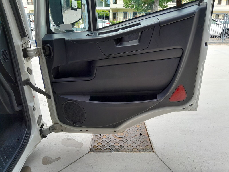 Iveco Stralis AT HI-ROAD - Kabīne un interjers - Kravas automašīna: foto 4 Iveco Stralis AT HI-ROAD - Kabīne un interjers - Kravas automašīna: foto 4