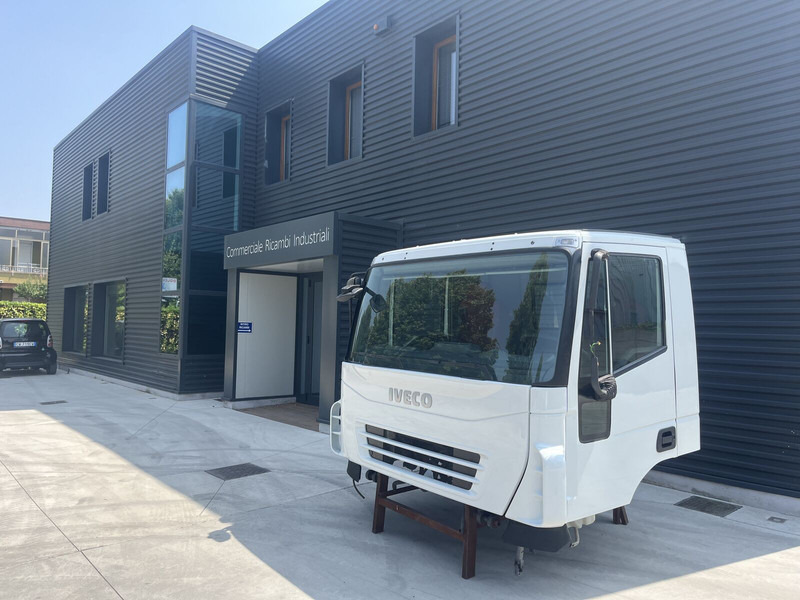 Iveco Stralis - Trakker - Kabīne un interjers - Kravas automašīna: foto 3 Iveco Stralis - Trakker - Kabīne un interjers - Kravas automašīna: foto 3