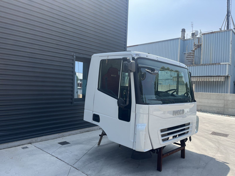 Iveco Stralis - Trakker - Kabīne un interjers - Kravas automašīna: foto 5 Iveco Stralis - Trakker - Kabīne un interjers - Kravas automašīna: foto 5