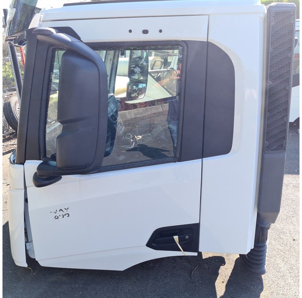 Iveco T-Way / X-Way / S-Way (day cab) - Kabīne un interjers - Kravas automašīna: foto 3 Iveco T-Way / X-Way / S-Way (day cab) - Kabīne un interjers - Kravas automašīna: foto 3
