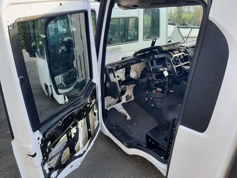 Iveco T-Way / X-Way / S-Way (day cab) - Kabīne un interjers - Kravas automašīna: foto 4 Iveco T-Way / X-Way / S-Way (day cab) - Kabīne un interjers - Kravas automašīna: foto 4