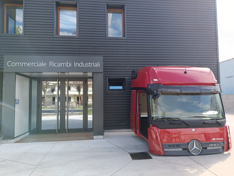Mercedes-Benz ACTROS MP4 - Kabīne un interjers - Kravas automašīna: foto 2 Mercedes-Benz ACTROS MP4 - Kabīne un interjers - Kravas automašīna: foto 2