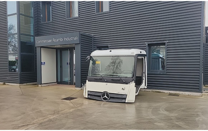 Mercedes-Benz Arocs - Actros Classicspace - Kabīne un interjers - Kravas automašīna: foto 3 Mercedes-Benz Arocs - Actros Classicspace - Kabīne un interjers - Kravas automašīna: foto 3