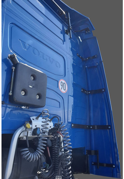 Volvo FH Euro 6 - Aerodinamika/ Spoileris - Kravas automašīna: foto 3 Volvo FH Euro 6 - Aerodinamika/ Spoileris - Kravas automašīna: foto 3