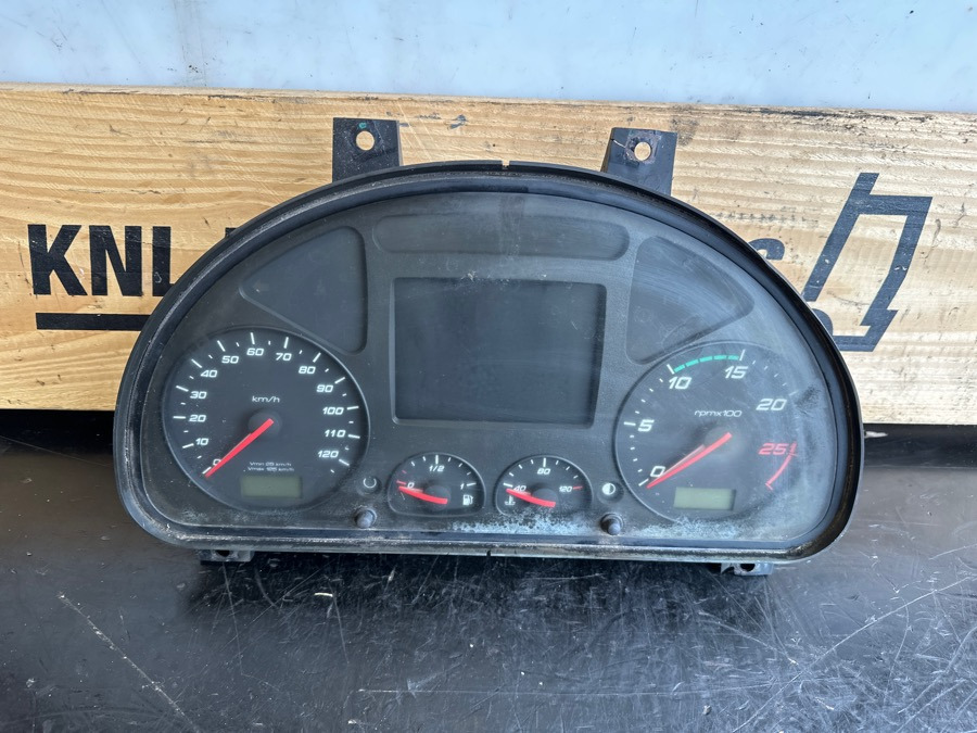 IVECO INSTRUMENT CLUSTER 5801938082 - Kabīne un interjers - Kravas automašīna: foto 1 IVECO INSTRUMENT CLUSTER 5801938082 - Kabīne un interjers - Kravas automašīna: foto 1