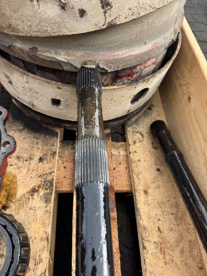 MAN HALF SHAFT 81.35502-0099 - Pusass - Kravas automašīna: foto 1 MAN HALF SHAFT 81.35502-0099 - Pusass - Kravas automašīna: foto 1