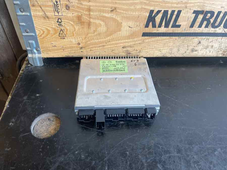 MERCEDES ECU TEMIC A0004461003 - Elektroniskais vadības bloks (ECU) - Autobuss: foto 2 MERCEDES ECU TEMIC A0004461003 - Elektroniskais vadības bloks (ECU) - Autobuss: foto 2